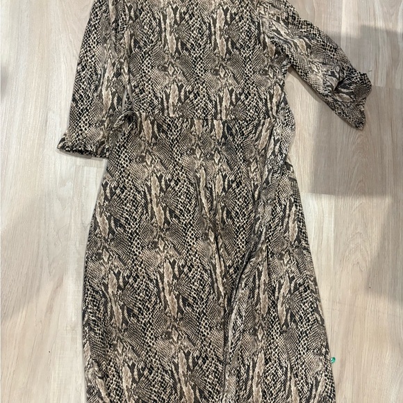 Le Chateau Snakeskin Robe with Faux Fur - Picture 7 of 9